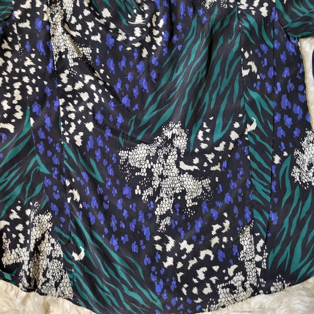 Veronica Beard Stretch Silk Blouse Buckley Black, Green and Blue Animal Print 8 - Picture 14 of 16